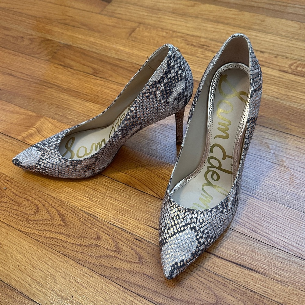 Sam Edelman pointed toe snake print pumps